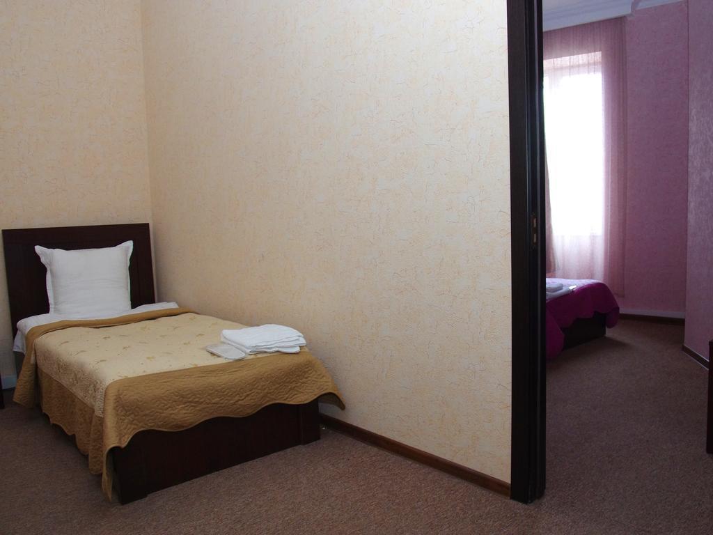 King Edward Hotel Tbilisi Rum bild