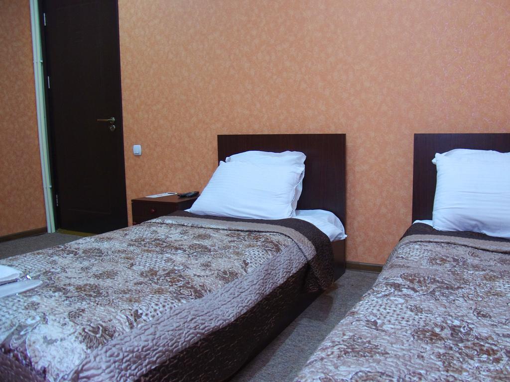 King Edward Hotel Tbilisi Rum bild